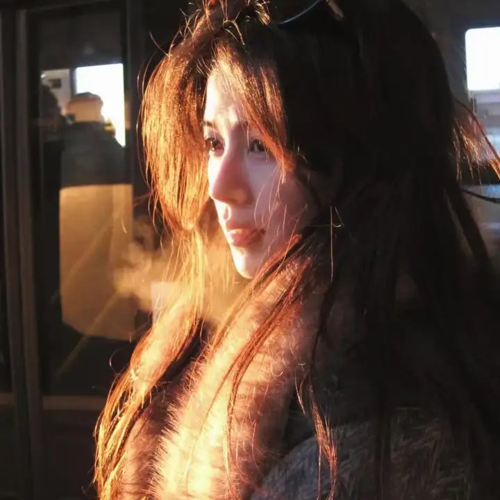 少女与季风 海报